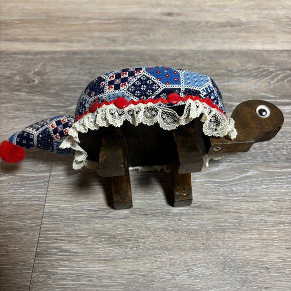 Handmade Wooden Turtle Pin Cushion Sewing Tool Fabric Patchwork Blue Red - Picture 3 of 10